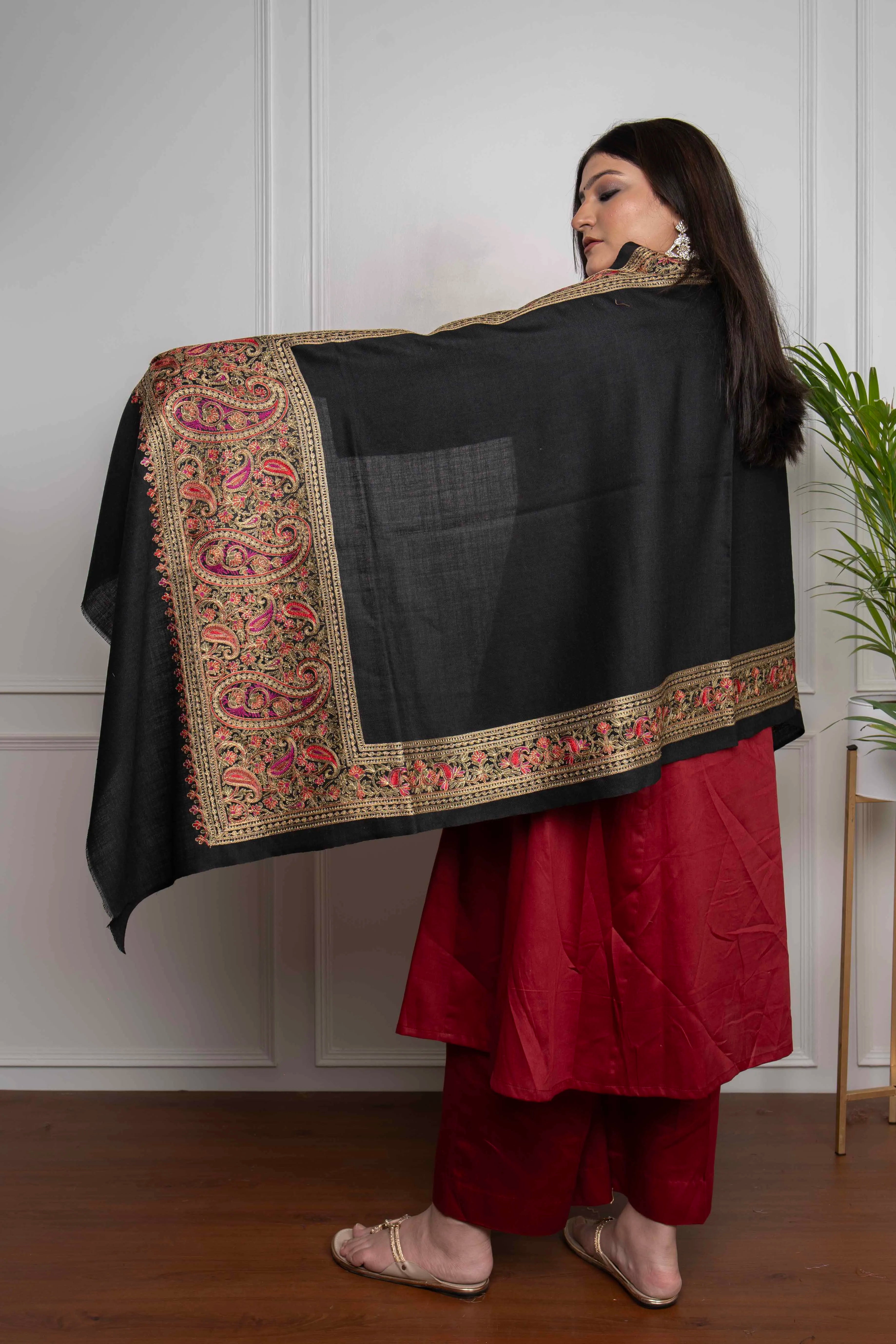 Sadah Women's Black Ambi Border Nalki embroidery  Fine Wool Blend Stole