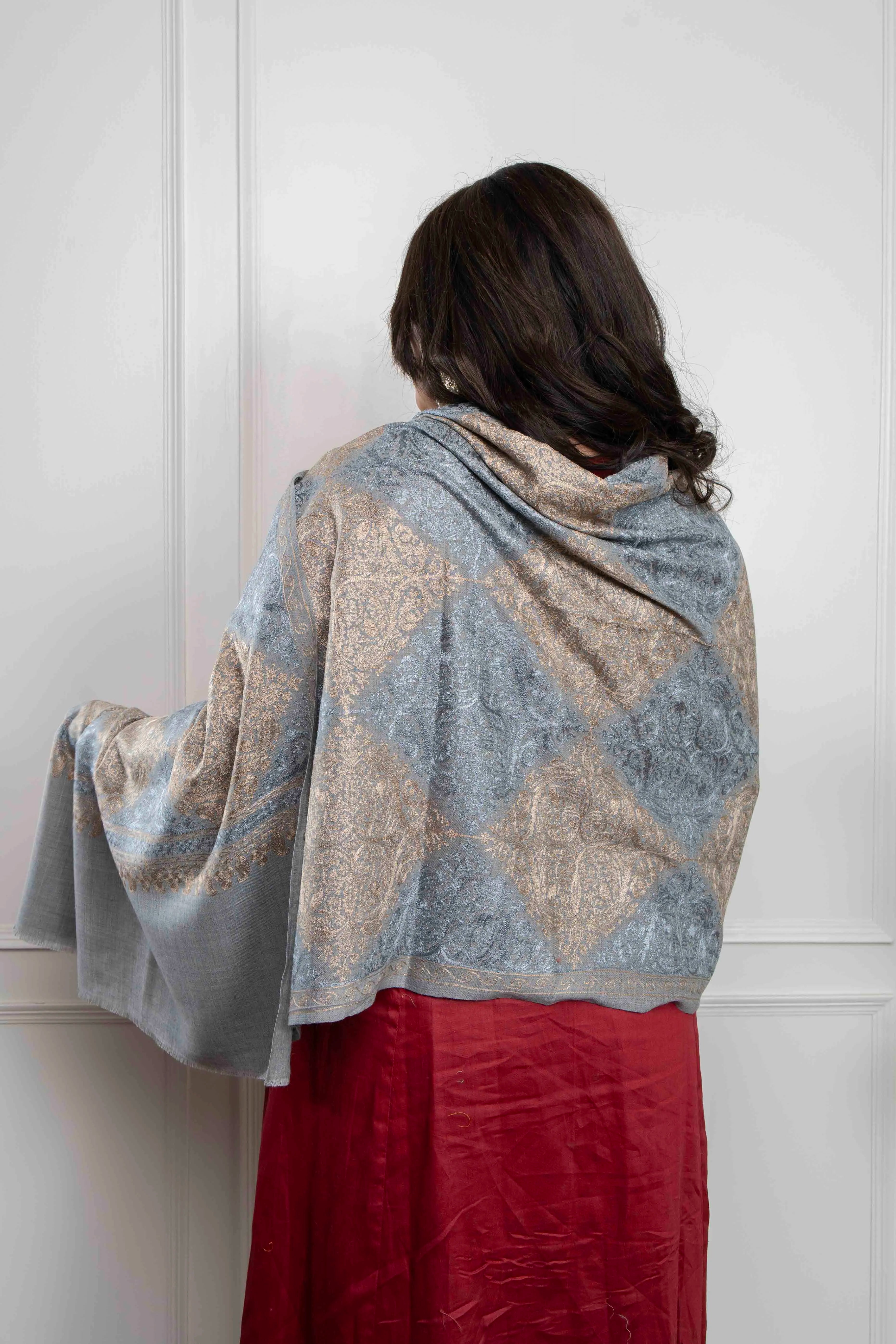 Sadah Women's Grey Barfi Dual tone Nalki embroidery Fine Wool Blend Stole