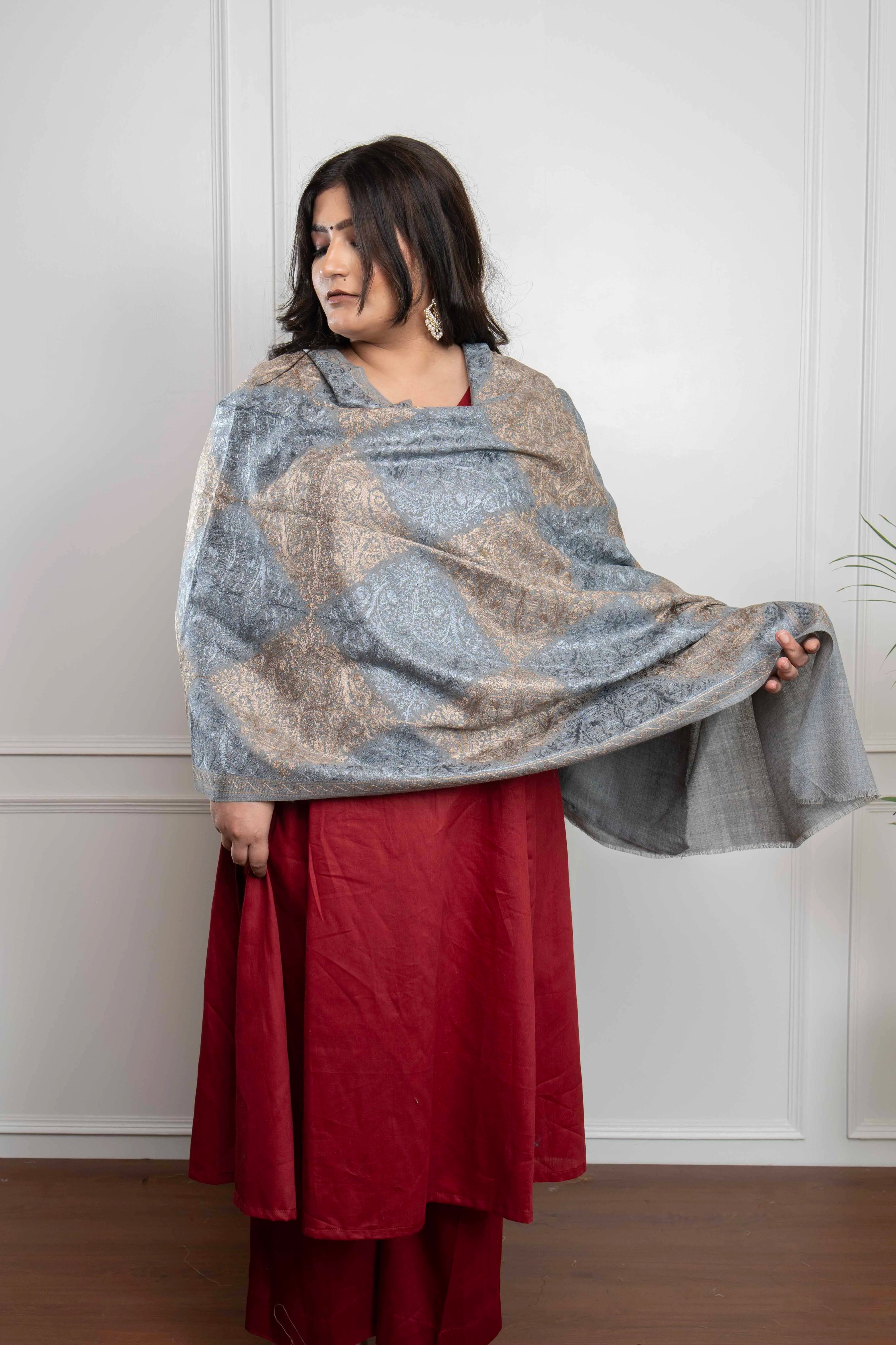 Sadah Women's Grey Barfi Dual tone Nalki embroidery Fine Wool Blend Stole